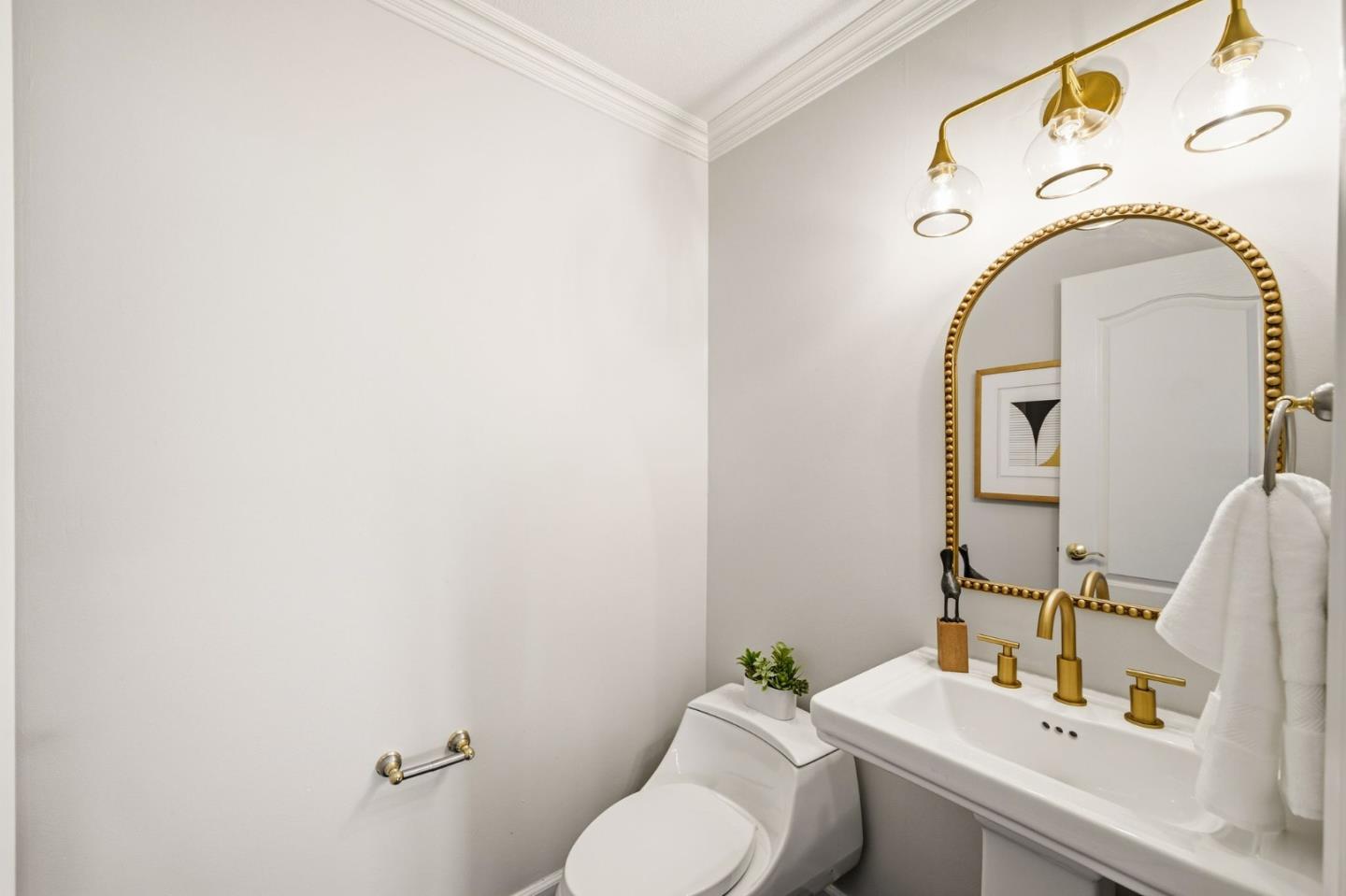 18400 Lakeview Court