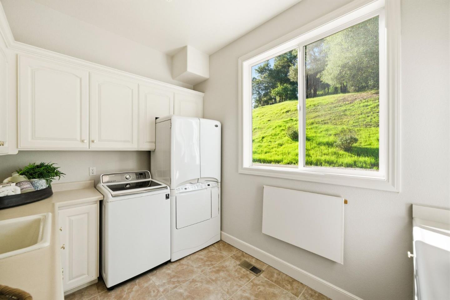 18400 Lakeview Court