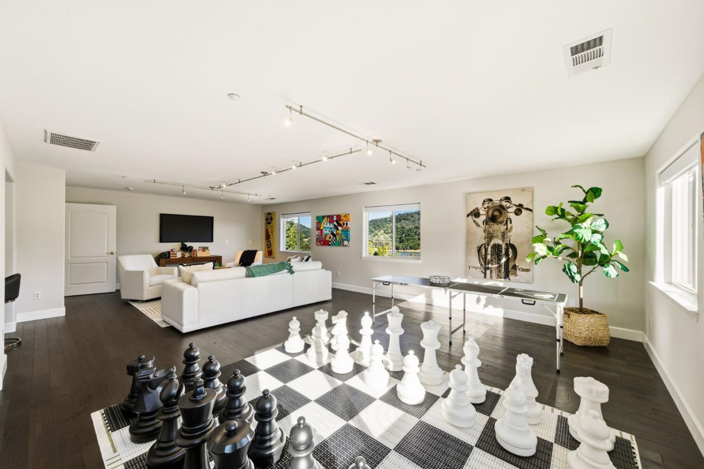 18400 Lakeview Court