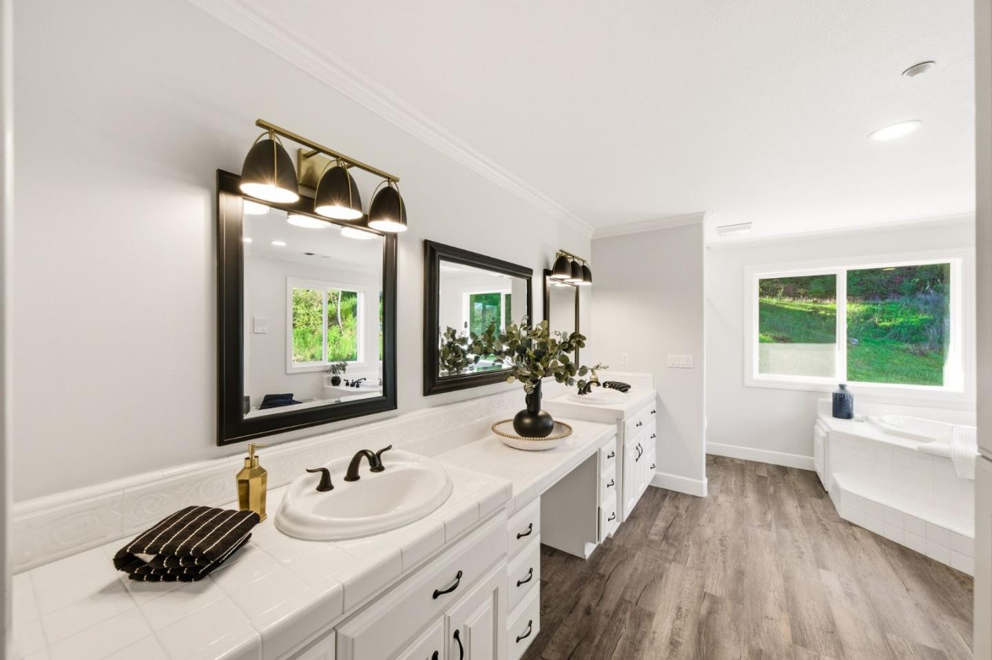 18400 Lakeview Court