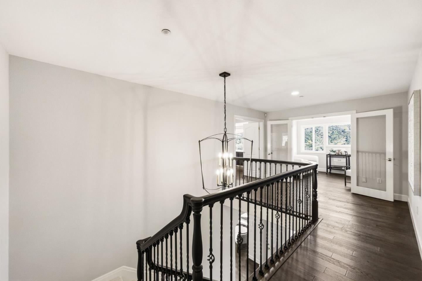 18400 Lakeview Court