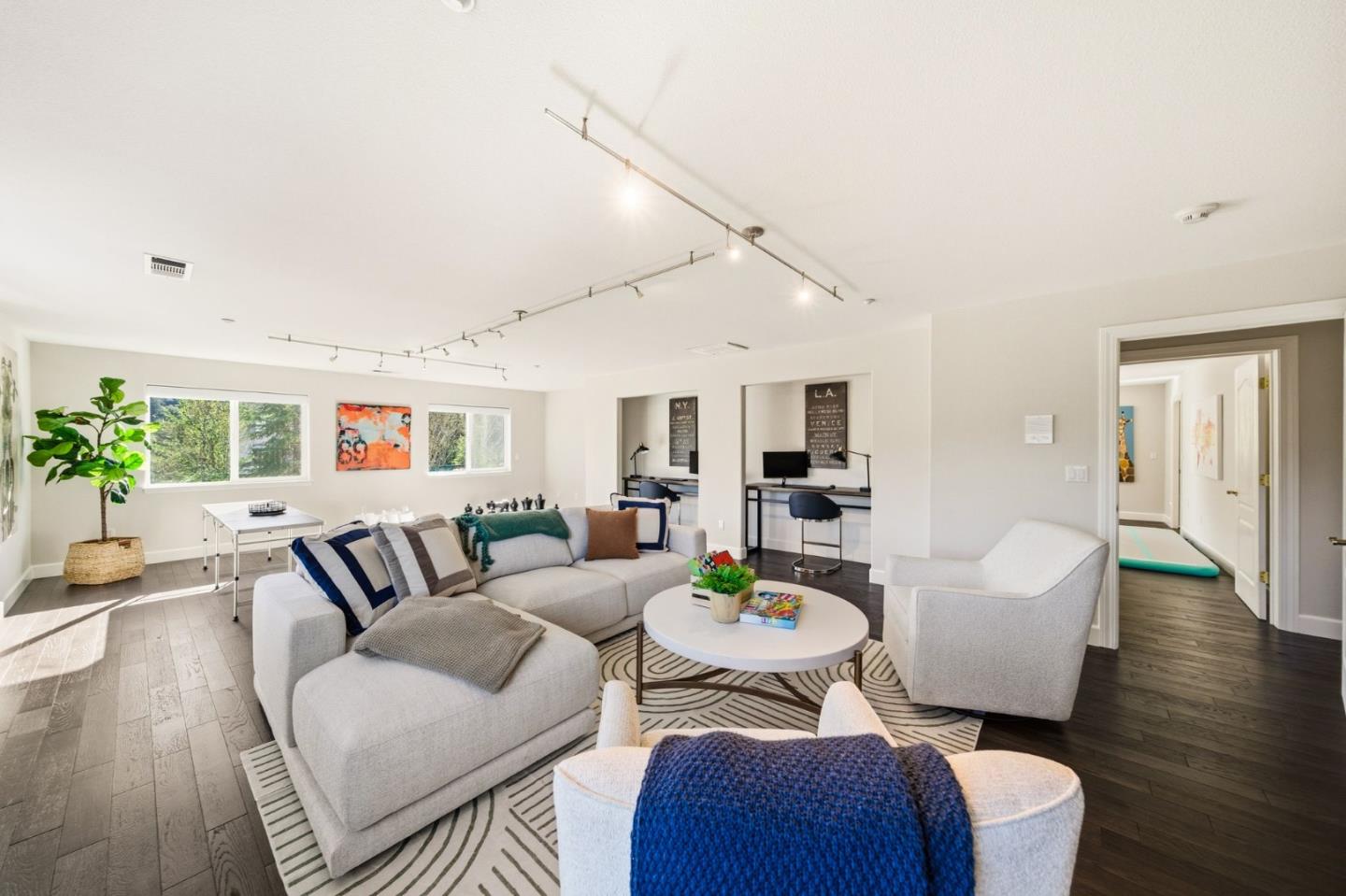 18400 Lakeview Court