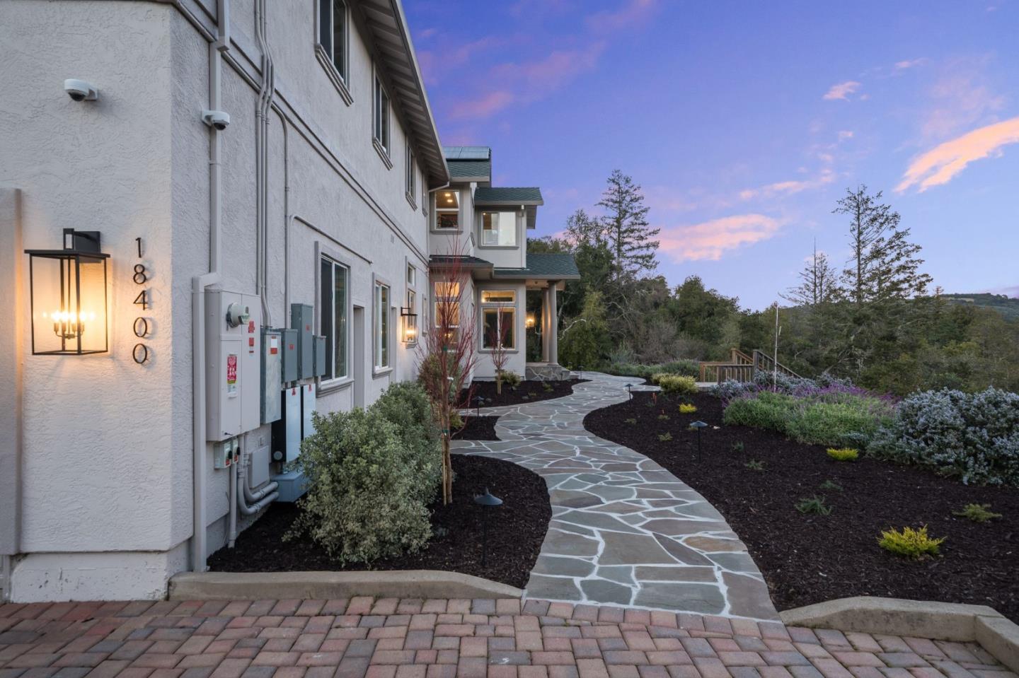 18400 Lakeview Court