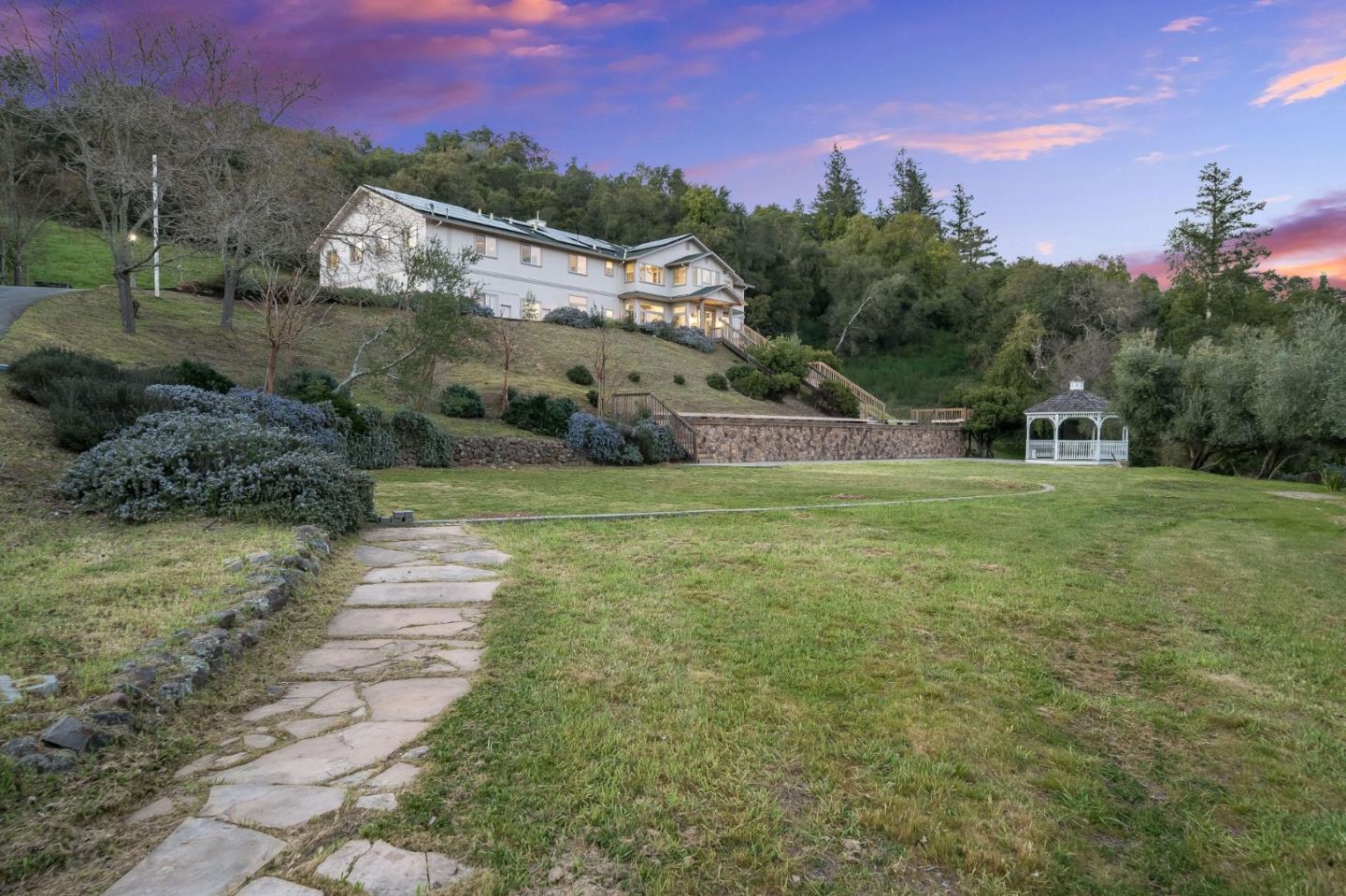 18400 Lakeview Court