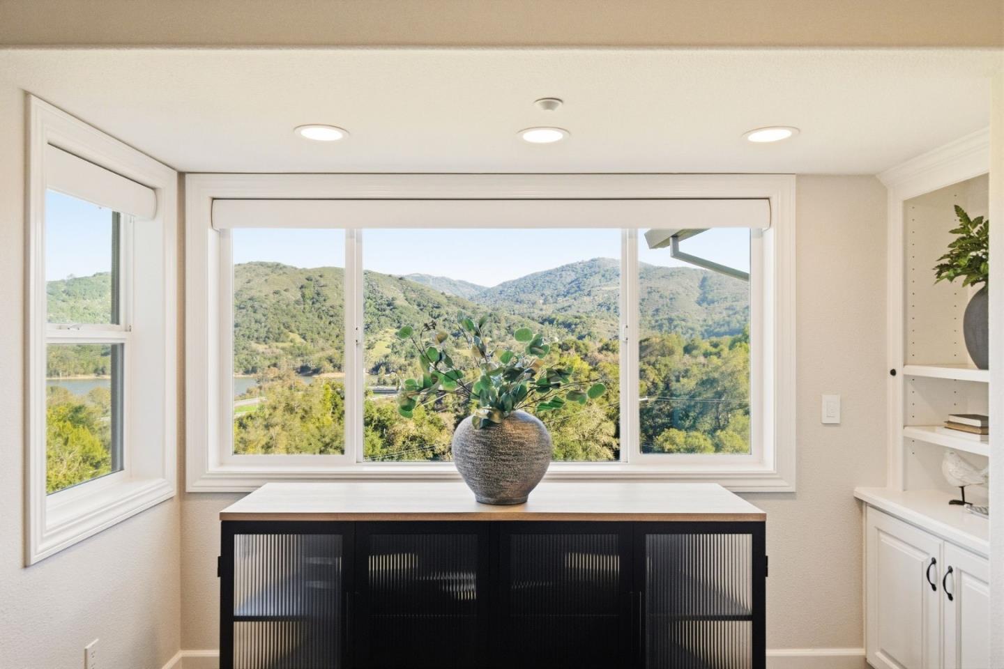 18400 Lakeview Court