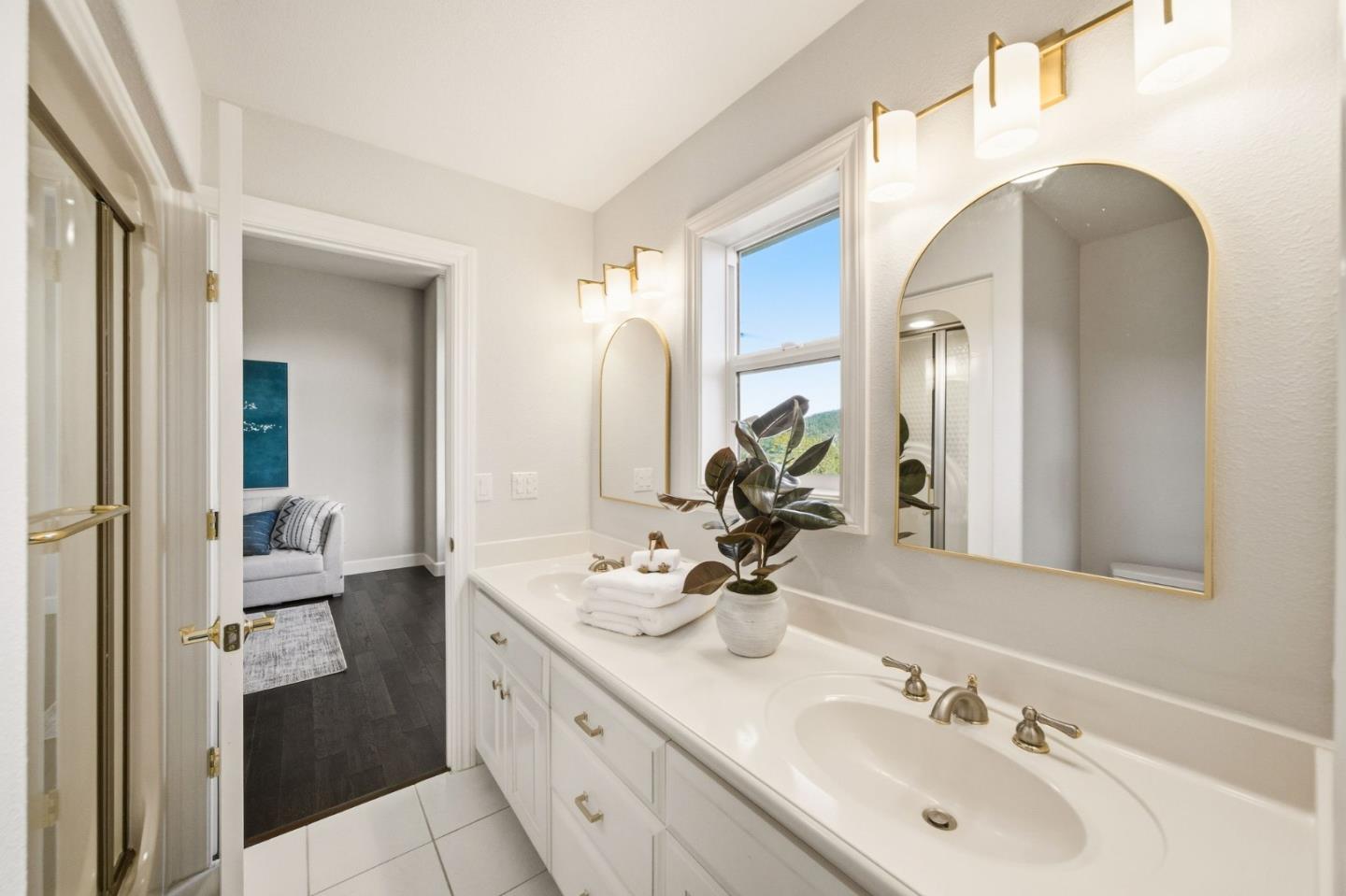 18400 Lakeview Court