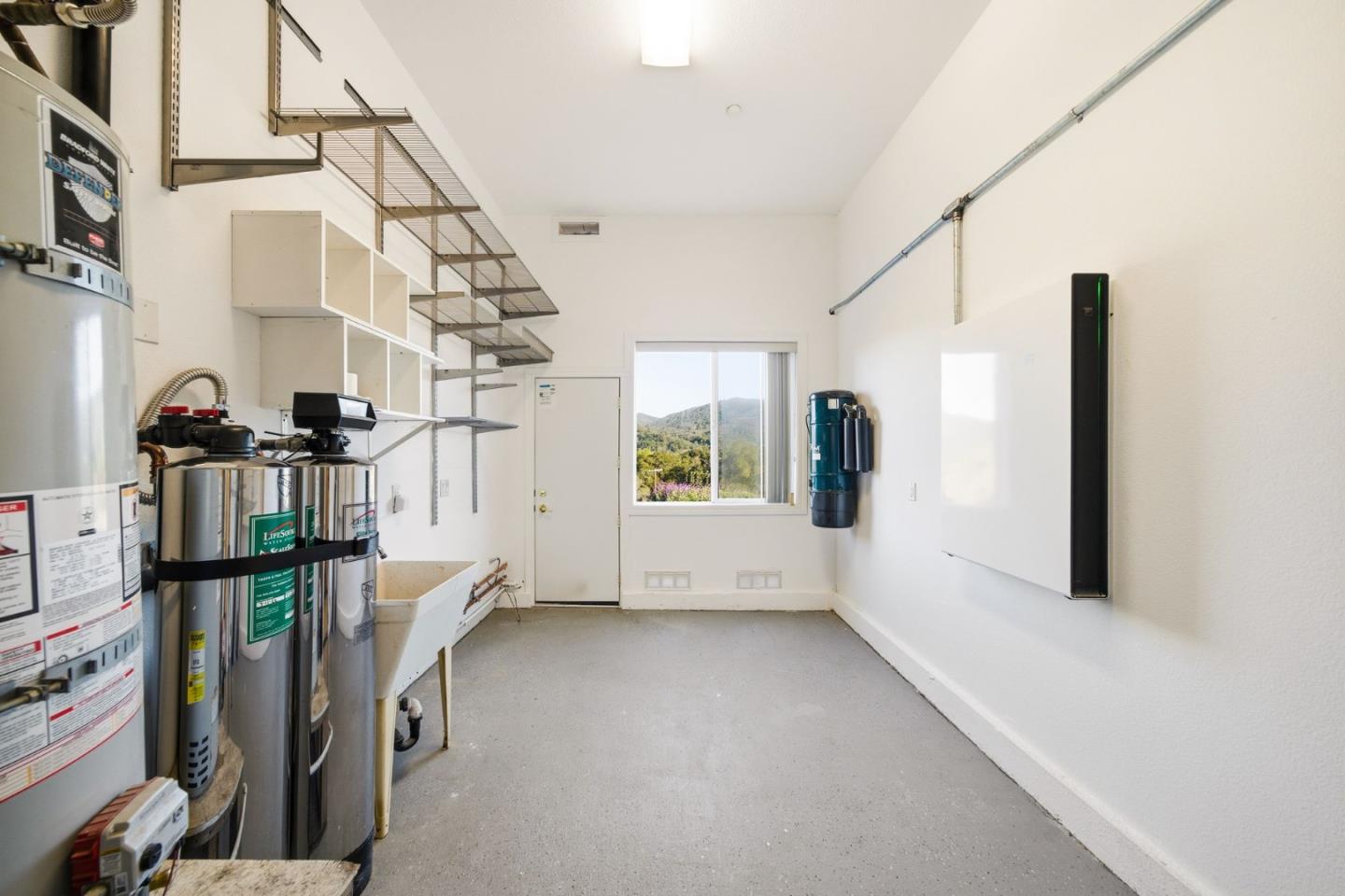 18400 Lakeview Court