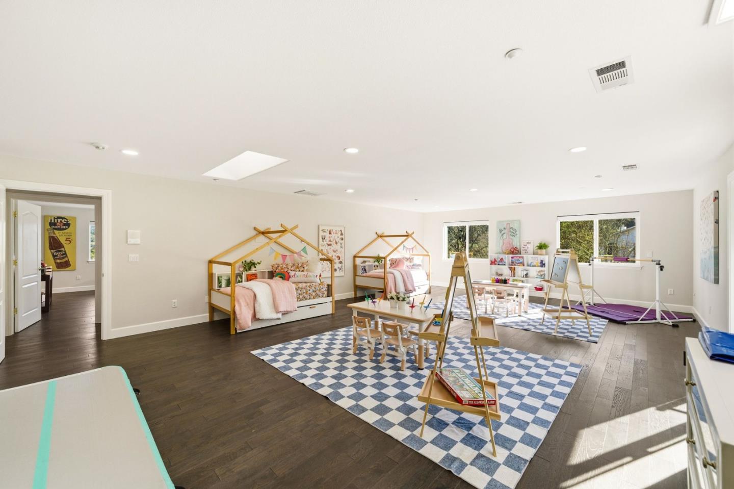 18400 Lakeview Court