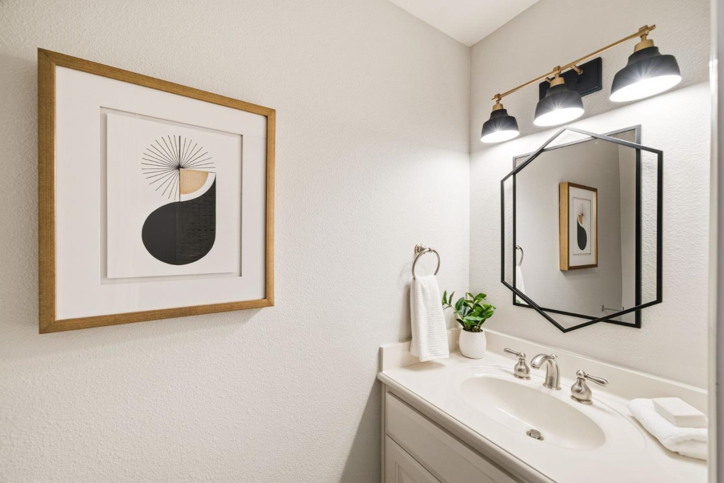 18400 Lakeview Court