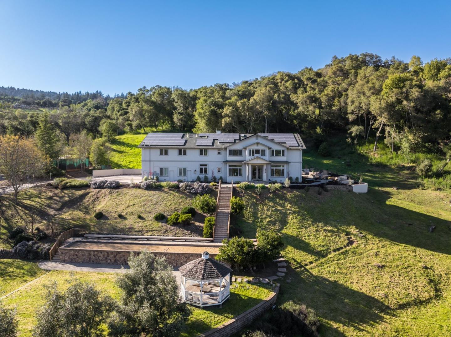 18400 Lakeview Court