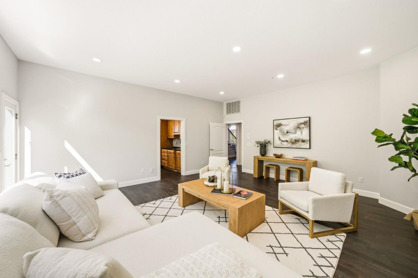 18400 Lakeview Court