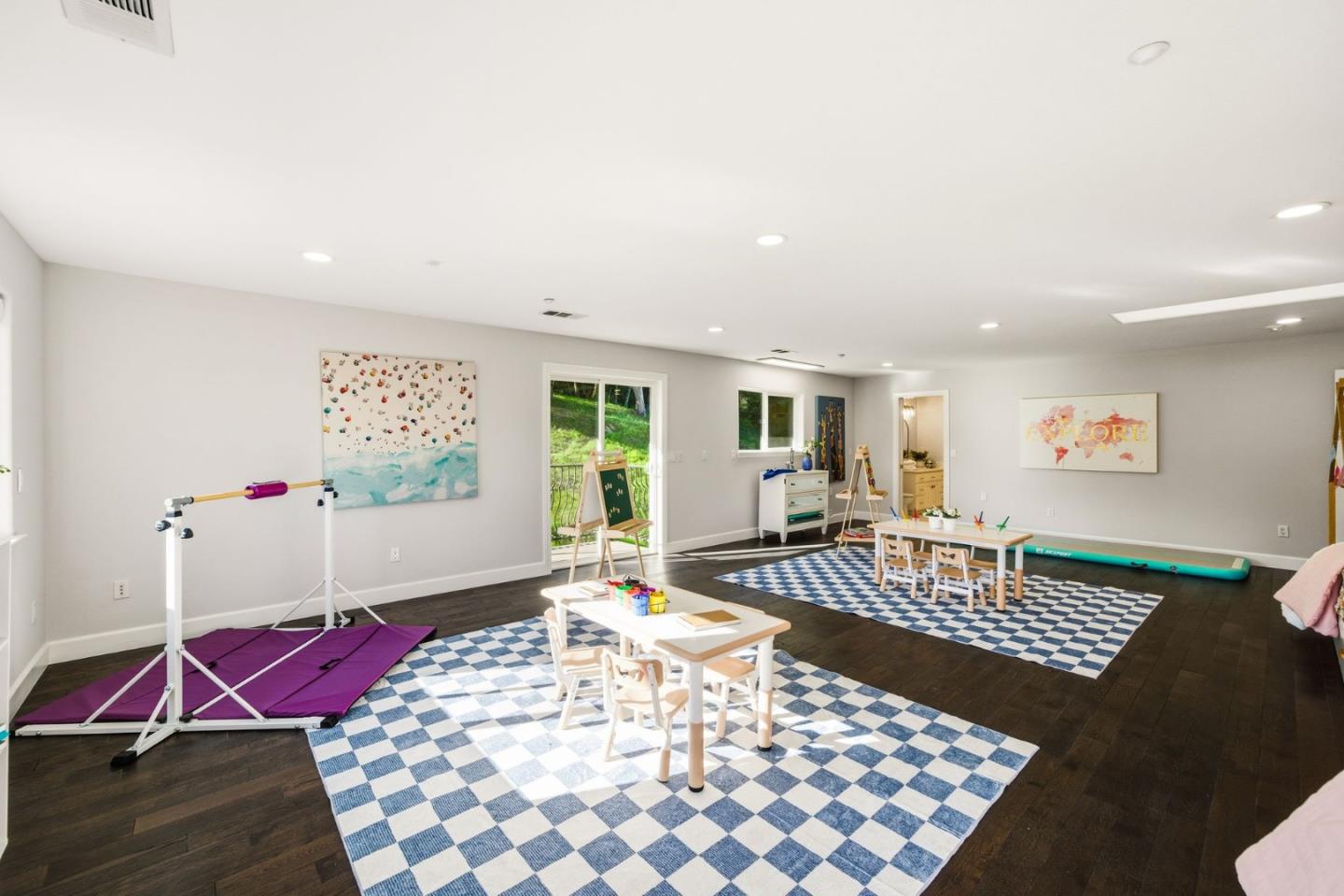 18400 Lakeview Court