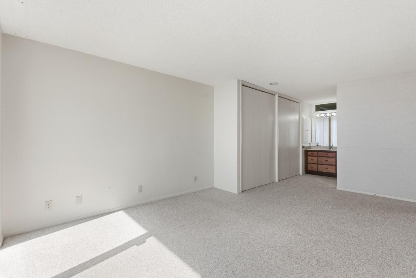 300 Oceanview DR 302