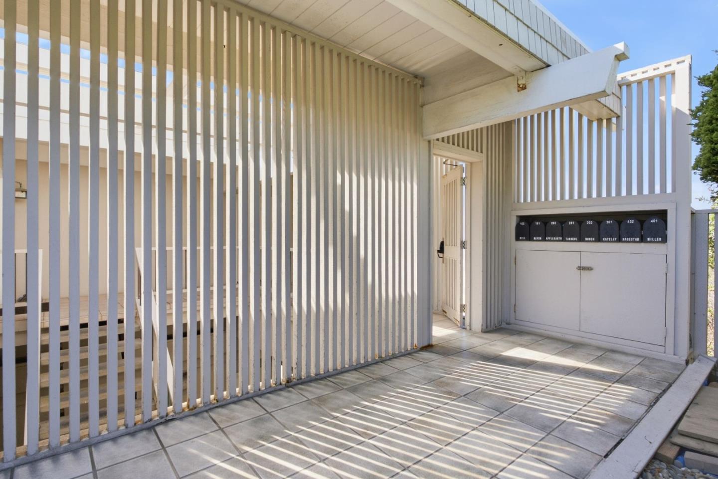 300 Oceanview DR 302
