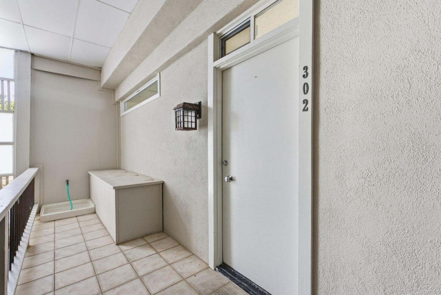 300 Oceanview DR 302