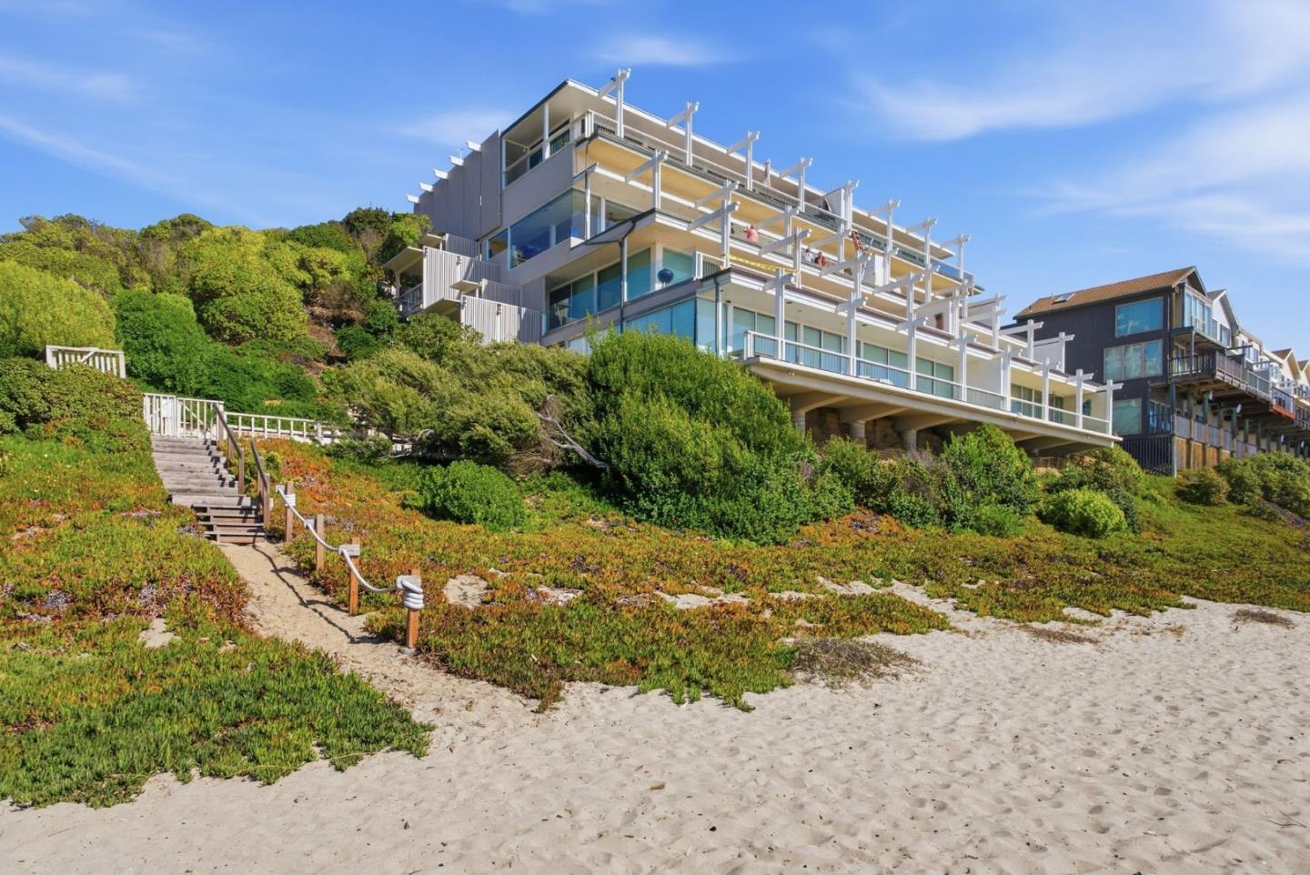 300 Oceanview DR 302