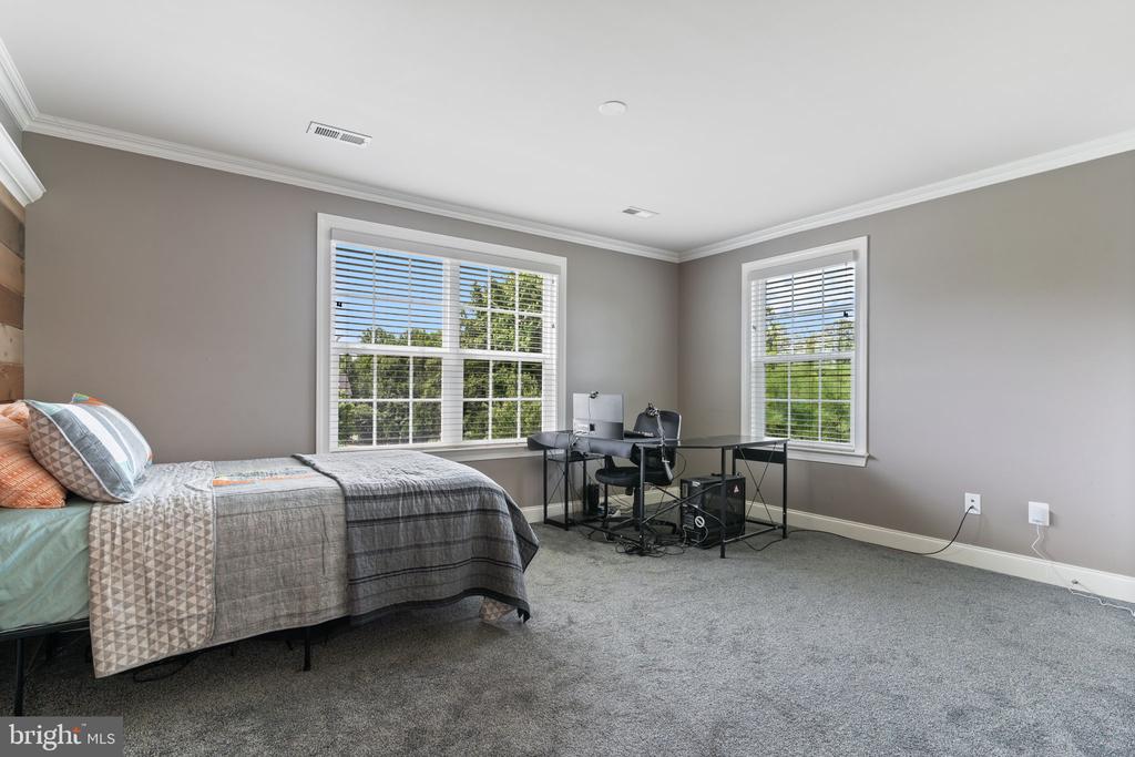3227 HUNTSMAN DRIVE