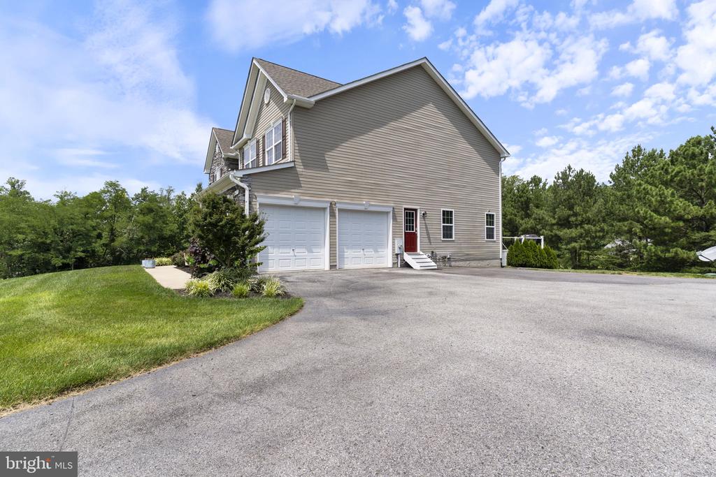 3227 HUNTSMAN DRIVE