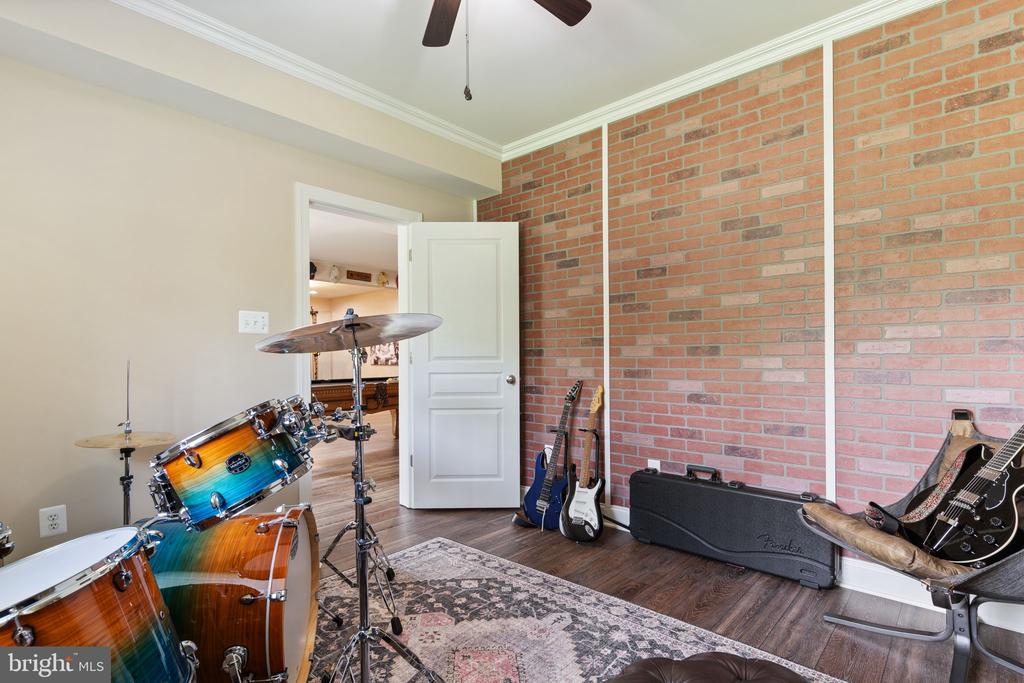 3227 HUNTSMAN DRIVE