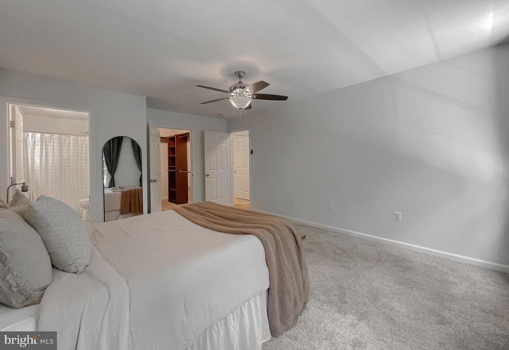 16415 Triple Crown Ct