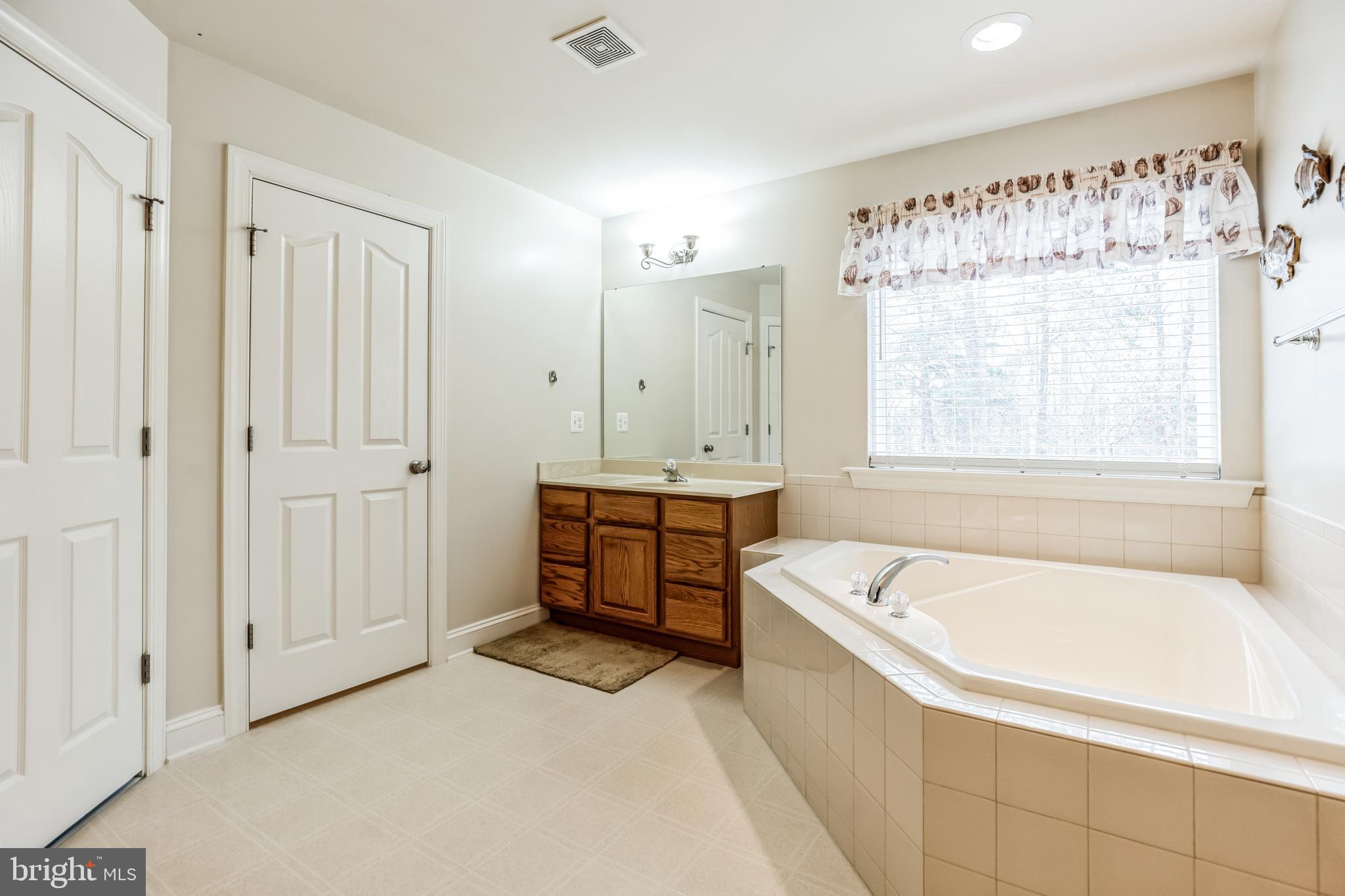 24418 Broad Creek Dr