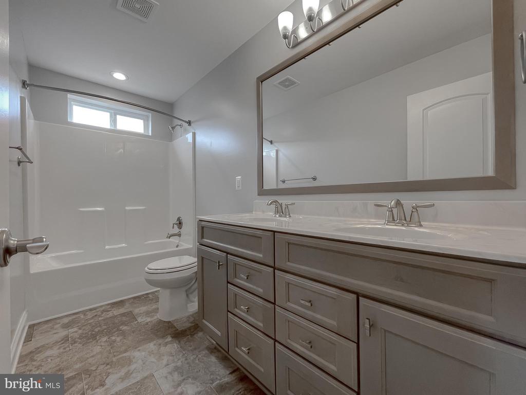 22064 Daffodil Ct