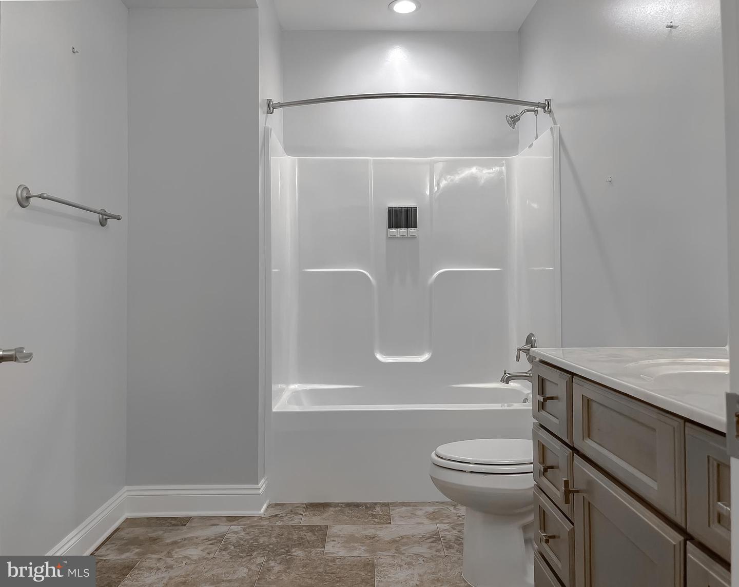 22064 Daffodil Ct
