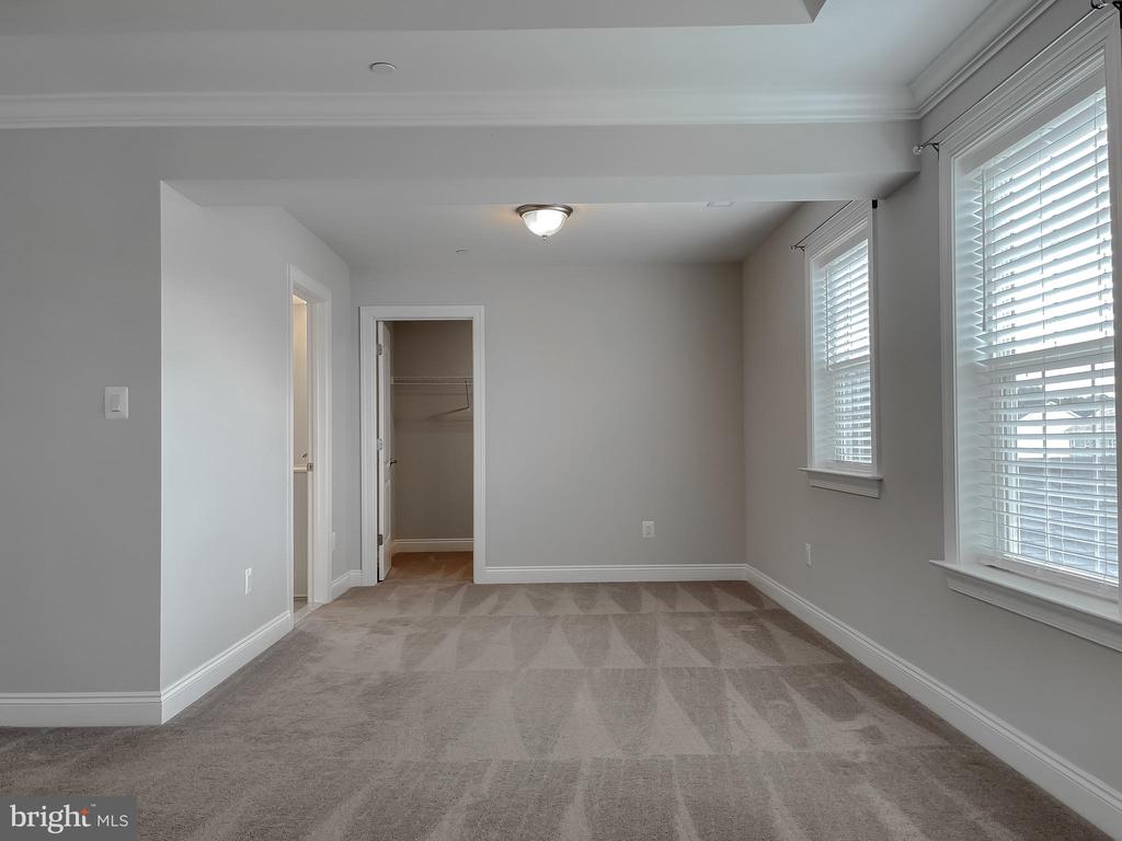 22064 Daffodil Ct