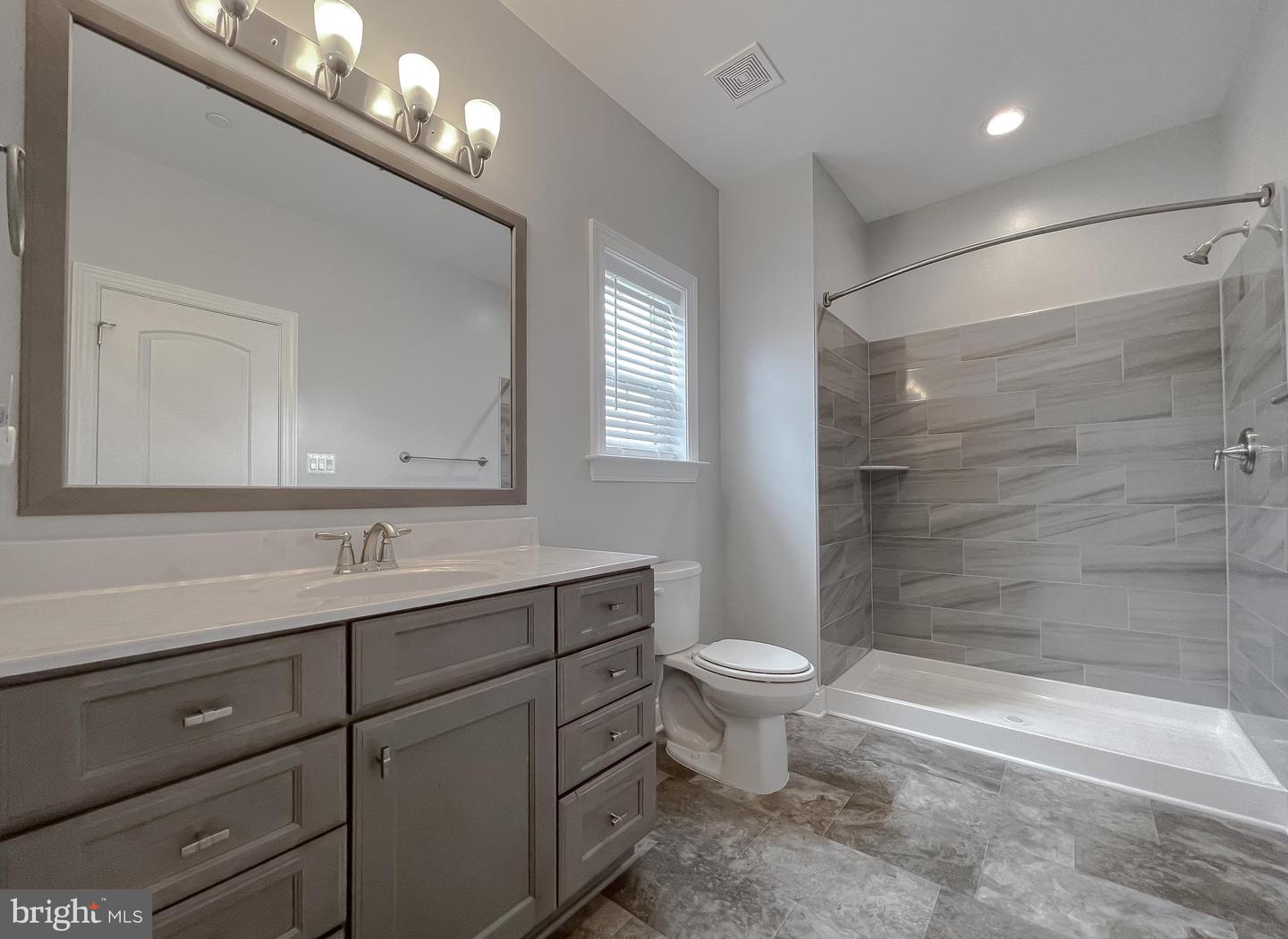 22064 Daffodil Ct
