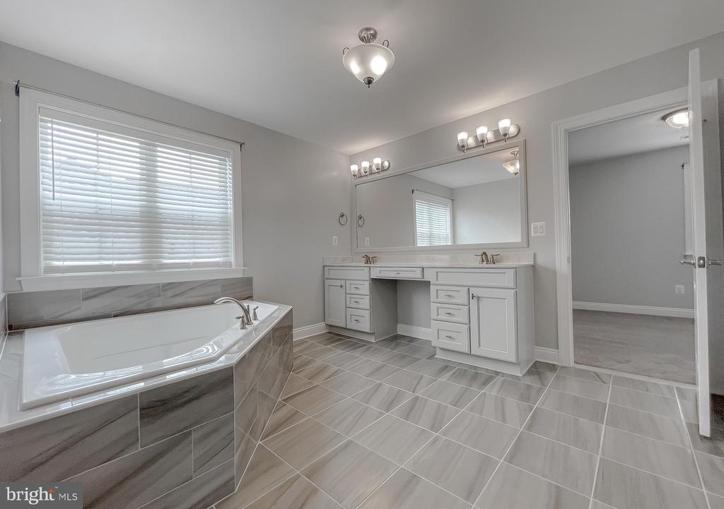 22064 Daffodil Ct