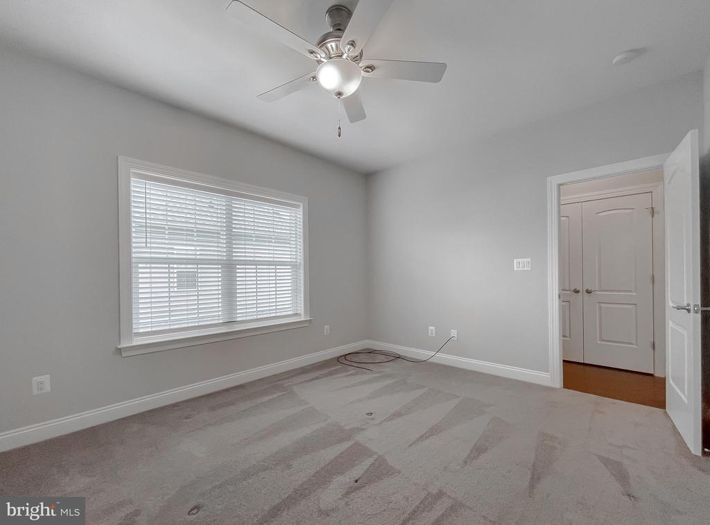 22064 Daffodil Ct