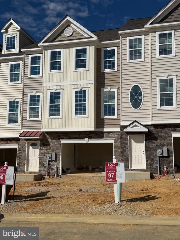23724 DRAGONFLY LANE