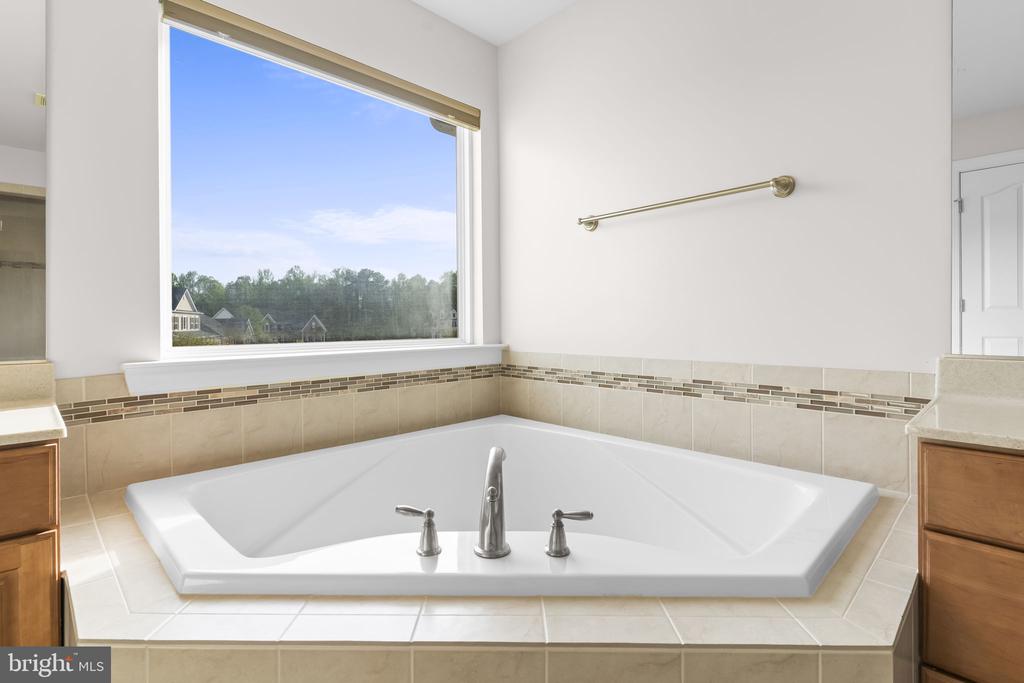 41389 HOLIDAY COURT