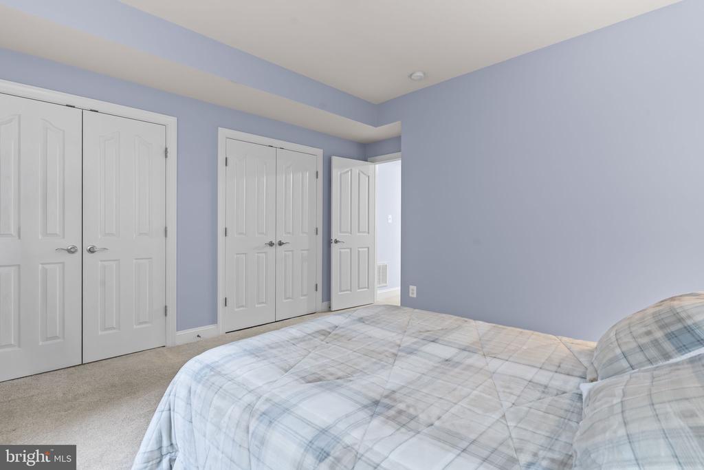 41389 HOLIDAY COURT