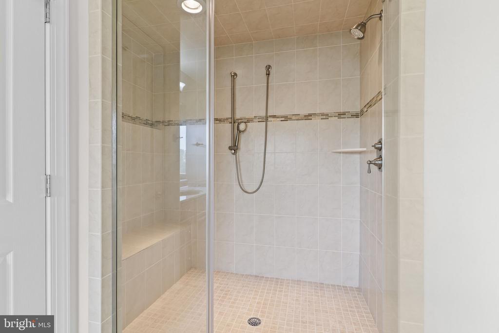 41389 HOLIDAY COURT