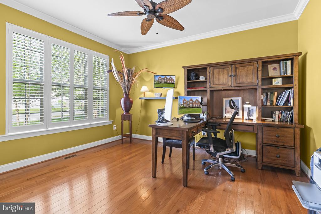 41389 HOLIDAY COURT