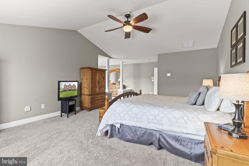 41389 HOLIDAY COURT