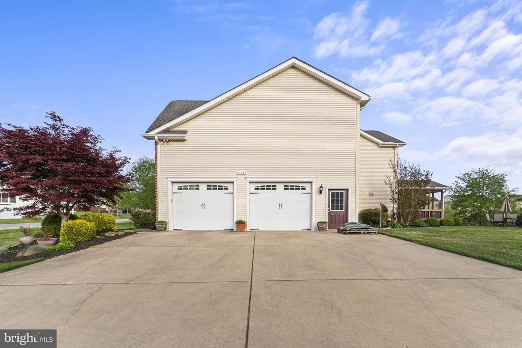 41389 HOLIDAY COURT