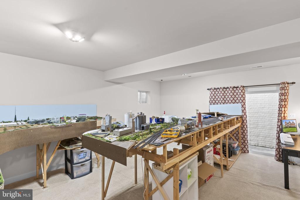 41389 HOLIDAY COURT