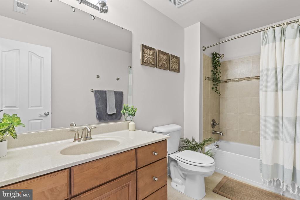 41389 HOLIDAY COURT