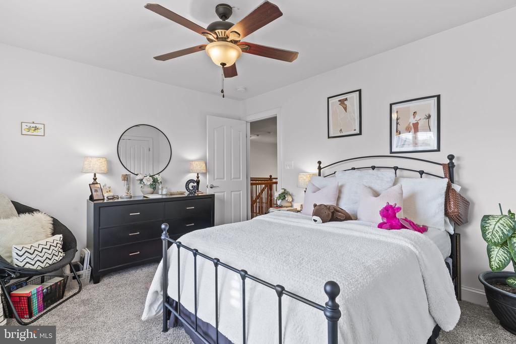 41389 HOLIDAY COURT