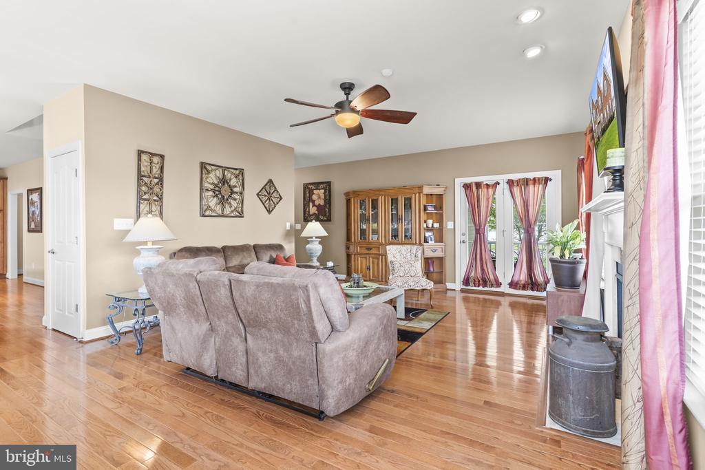41389 HOLIDAY COURT