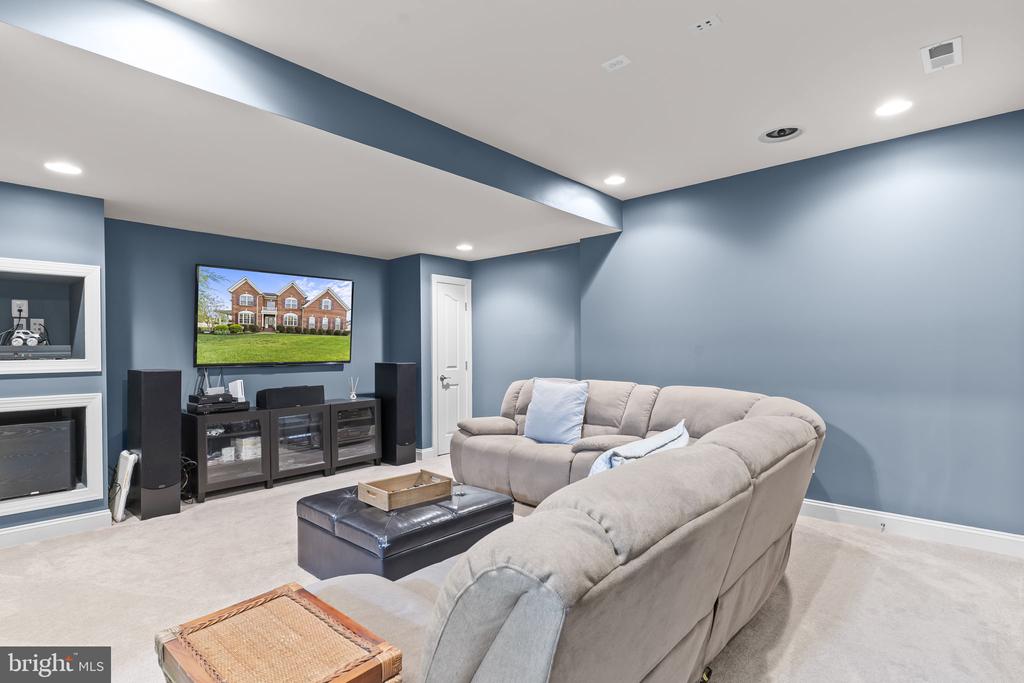 41389 HOLIDAY COURT