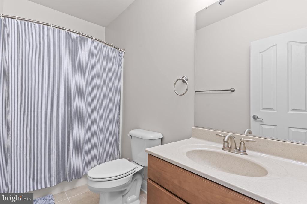 41389 HOLIDAY COURT