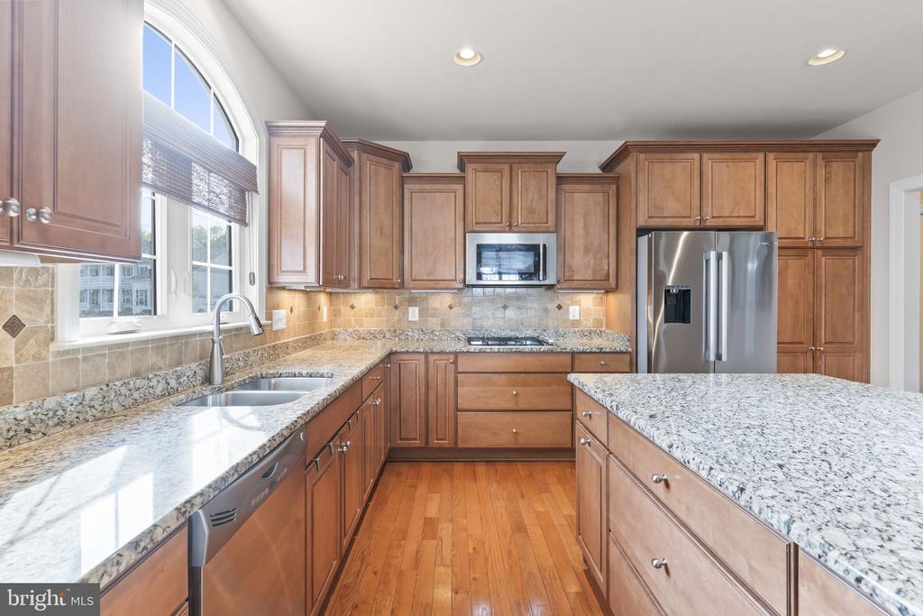 41389 HOLIDAY COURT