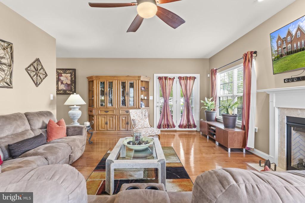 41389 HOLIDAY COURT