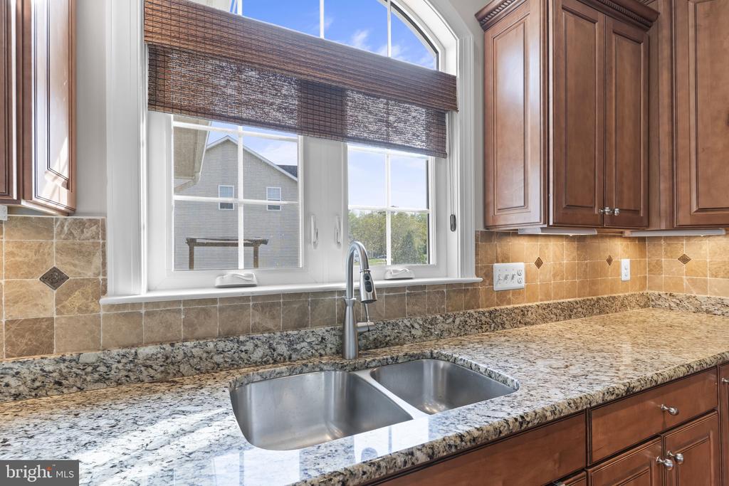 41389 HOLIDAY COURT
