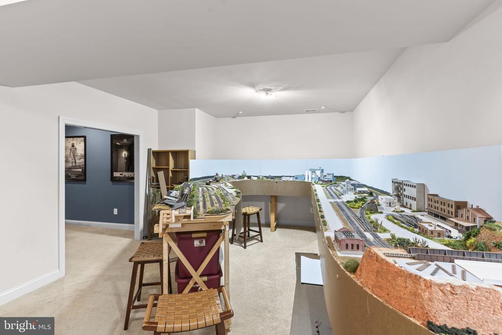 41389 HOLIDAY COURT
