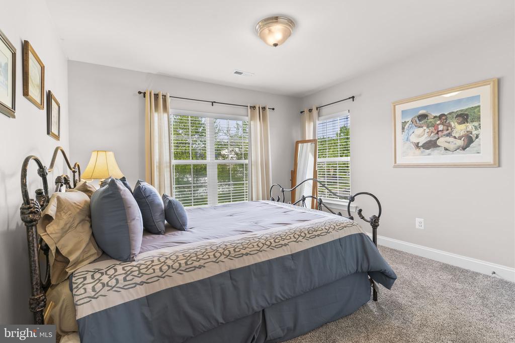 41389 HOLIDAY COURT