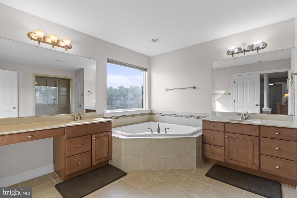 41389 HOLIDAY COURT